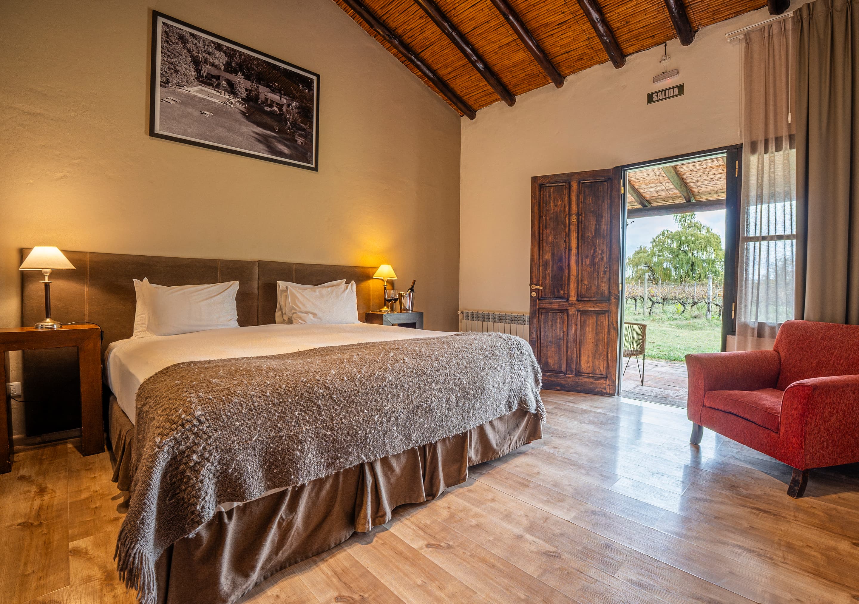Postales Finca & Bodega by DOT Boutique